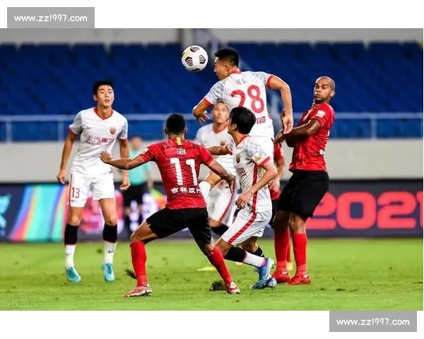 以防守型中场为核心构建现代足球攻守平衡体系的战术价值解析深度